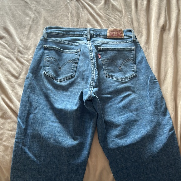 Levi’s curvy boot cut 28 jeans - Picture 4 of 5